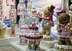 Met meer dan 2000 artikelen, is Timstor al ruim 30 jaar groothandel in kerstdecoratie. 